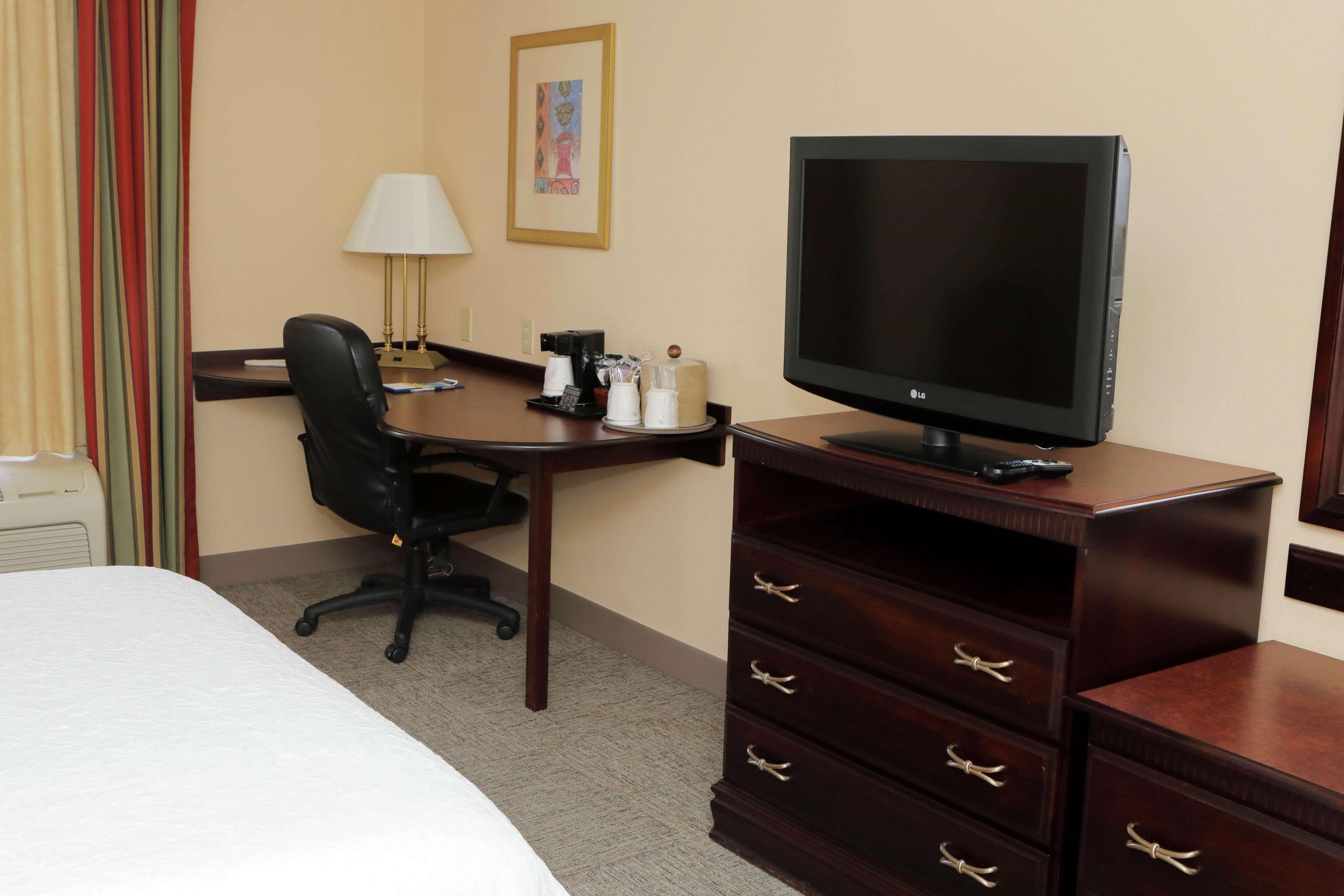 Hampton Inn By Hilton Clinton Экстерьер фото