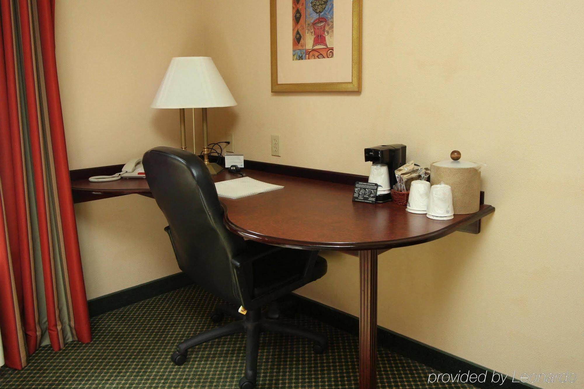 Hampton Inn By Hilton Clinton Экстерьер фото