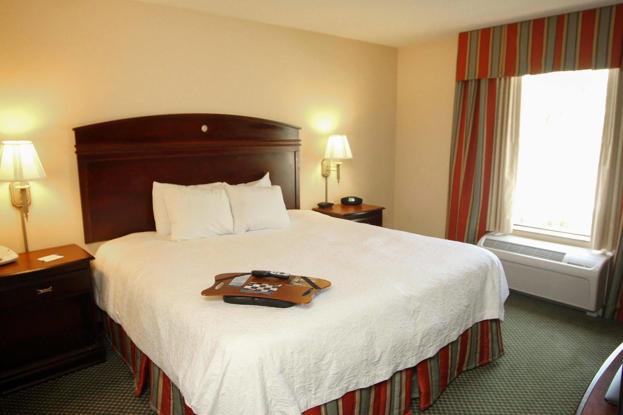 Hampton Inn By Hilton Clinton Экстерьер фото